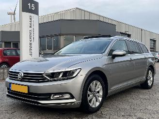 krockskadad bil auto Volkswagen Passat Variant 1.6 TDI Business Edition AUTOMAAT 2015/11