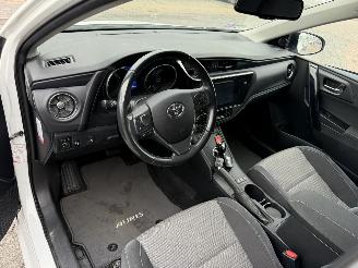 Toyota Auris Touring Sports 1.8 Hybrid Dynamic Go picture 16