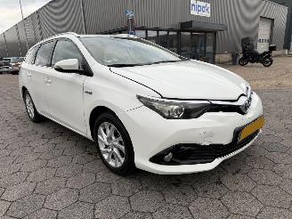 Toyota Auris Touring Sports 1.8 Hybrid Dynamic Go picture 3