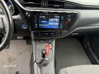 Toyota Auris Touring Sports 1.8 Hybrid Dynamic Go picture 19