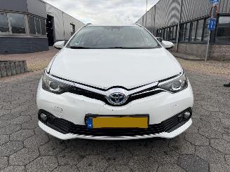 Toyota Auris Touring Sports 1.8 Hybrid Dynamic Go picture 2