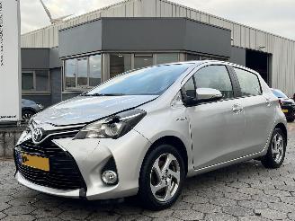 skadebil auto Toyota Yaris 1.5 Hybrid Trend Bi-Tone 2016/1