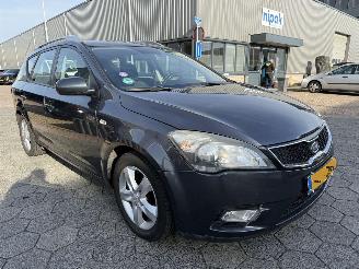 Kia Cee d Sporty Wagon 1.4 CVVT Navigator Plus Pack picture 3