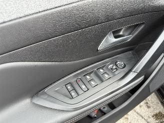 Peugeot 308 1.2 PureTech Allure picture 10