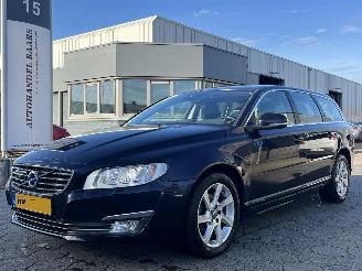 krockskadad bil auto Volvo V-70 2.0 D4 Inscription Edition 2015/12
