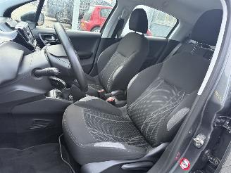 Peugeot 208 1.4 VTi Active picture 10
