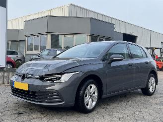 uszkodzony samochody osobowe Volkswagen Golf 1.0 eTSI Life Business 2021/9