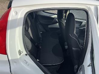 Peugeot 107 1.0-12V XS picture 9
