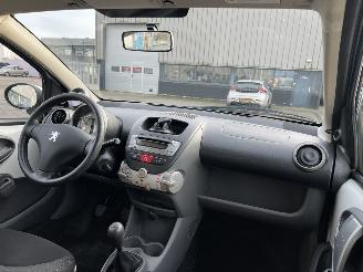 Peugeot 107 1.0-12V XS picture 10