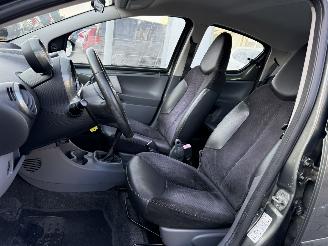 Toyota Aygo 1.0-12V Aspiration Green picture 11