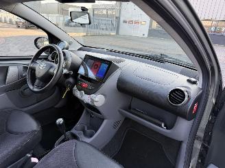 Toyota Aygo 1.0-12V Aspiration Green picture 16