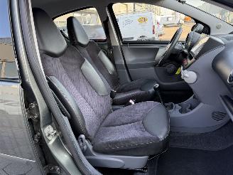 Toyota Aygo 1.0-12V Aspiration Green picture 15