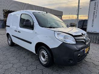 Schade bestelwagen Renault Kangoo 1.5 Blue dCi 80 Comfort 2020/8