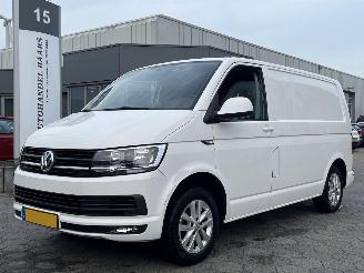 Vaurioauto  commercial vehicles Volkswagen Transporter 2.0 TDI L1H1 Highline 2019/4