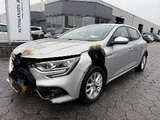 damaged passenger cars Renault Mégane 1.2 TCe Zen 2016/2