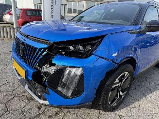 Peugeot 2008 1.2 Hybrid 136 GT picture 4