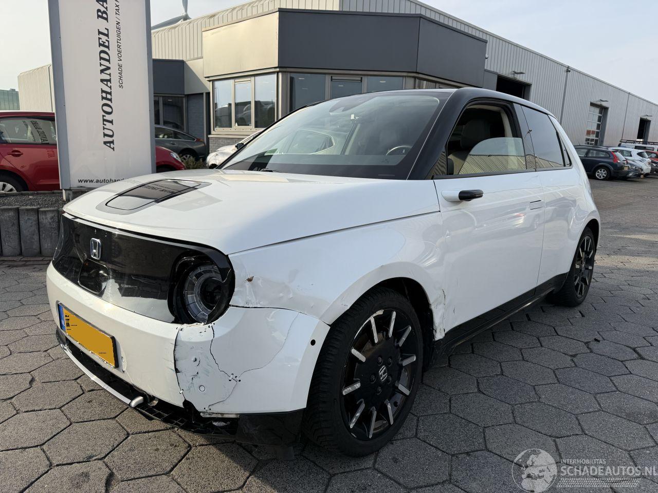 Honda e- Advance 16\\