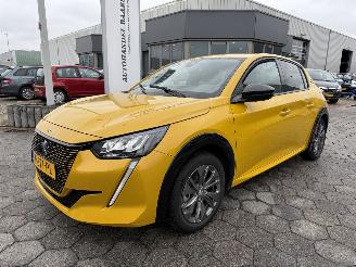 krockskadad bil auto Peugeot e-208 EV Allure Pack 50 kWh 2023/8