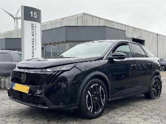 krockskadad bil auto Peugeot e-3008 Allure Avantage 210 73 kWh 2025/1