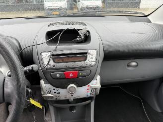 Peugeot 107 1.0-12V XS picture 21
