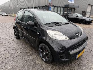 Peugeot 107 1.0-12V XS picture 3
