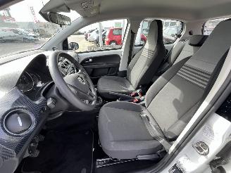 Volkswagen Up! 1.0 picture 16