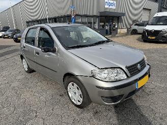 krockskadad bil auto Fiat Punto 1.4-16V Dynamic 2003/12