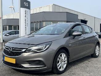 uszkodzony samochody osobowe Opel Astra 1.0 Online Edition 2017/4