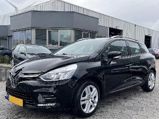 Unfallwagen Renault Clio Estate 0.9 TCe Zen 2017/4
