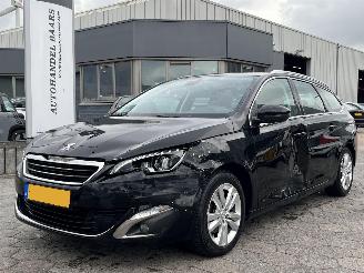 Schadeauto Peugeot 308 SW 1.2 PureTech Allure 2015/10