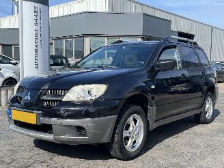 damaged passenger cars Mitsubishi Outlander 2.0 Invite plus 2005/7