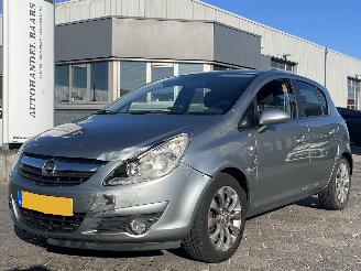 Coche accidentado Opel Corsa 1.4-16V \'111\' Edition 2010/10