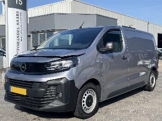Schade bestelwagen Opel Vivaro 2.0 Diesel 145 L2 2024/12