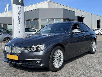 Schadeauto BMW 3-serie 320i Edition Luxury Line Purity Executive 2018/3