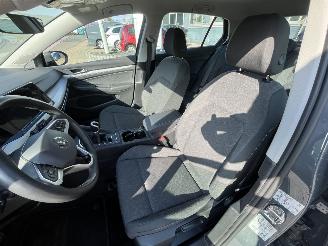 Volkswagen Golf 1.0 TSI Life picture 13