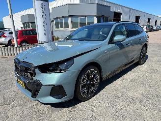 Schadeauto BMW 5-serie Touring 550e xDrive 2025/2