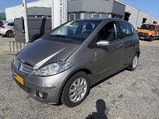 Unfallwagen Mercedes A-klasse AUTOMAAT 170 Elegance 2005/9