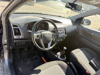 Hyundai I-20 1.2i i-Deal picture 16