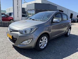 uszkodzony samochody osobowe Hyundai I-20 1.2i i-Deal 2013/4