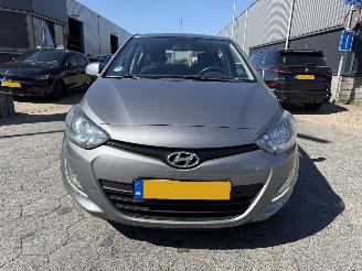 Hyundai I-20 1.2i i-Deal picture 2