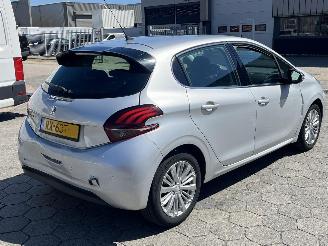 Peugeot 208 1.2 PureTech Blue Lease Executive picture 4