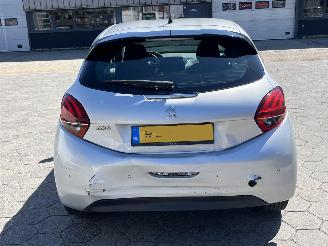 Peugeot 208 1.2 PureTech Blue Lease Executive picture 5