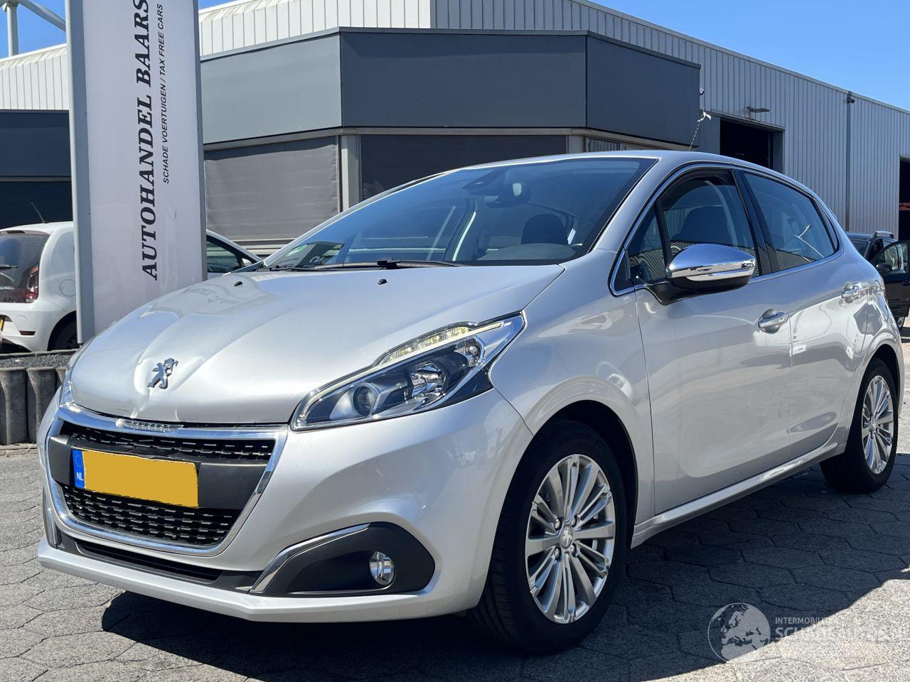 Peugeot 208 1.2 PureTech Blue Lease Executive