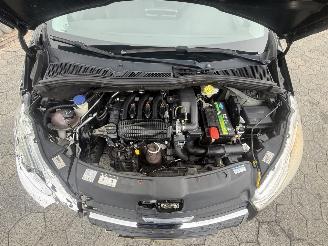 Peugeot 208 1.0 VTi picture 8