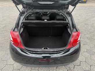 Peugeot 208 1.0 VTi picture 12