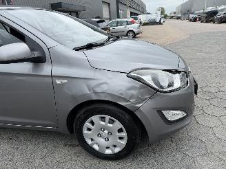 Hyundai I-20 1.2i First Edition picture 4