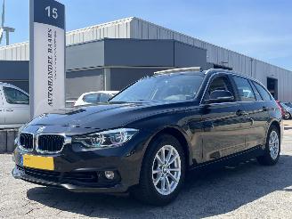 damaged passenger cars BMW 3-serie Touring 318i High Executive 2019/3
