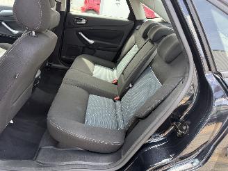 Ford Mondeo 1.6-16V Trend picture 11