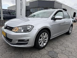 damaged passenger cars Volkswagen Golf 1.0 TSI Comfortline 2017/4