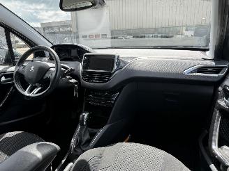 Peugeot 208 1.2 PureTech Allure picture 11